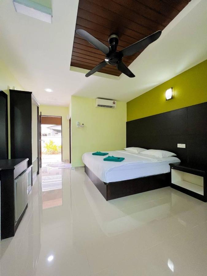 Chuu Pun Village Resort Pantai Cenang  Exterior photo