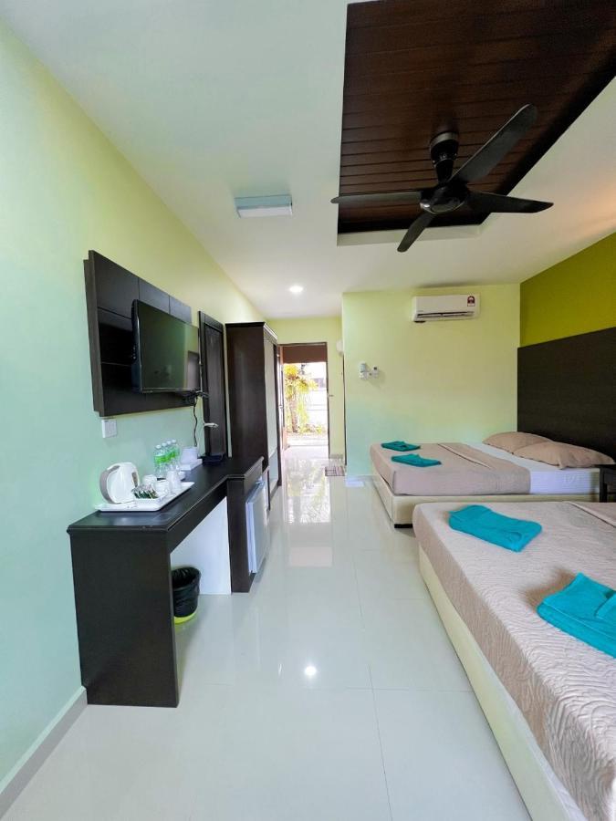 Chuu Pun Village Resort Pantai Cenang  Exterior photo