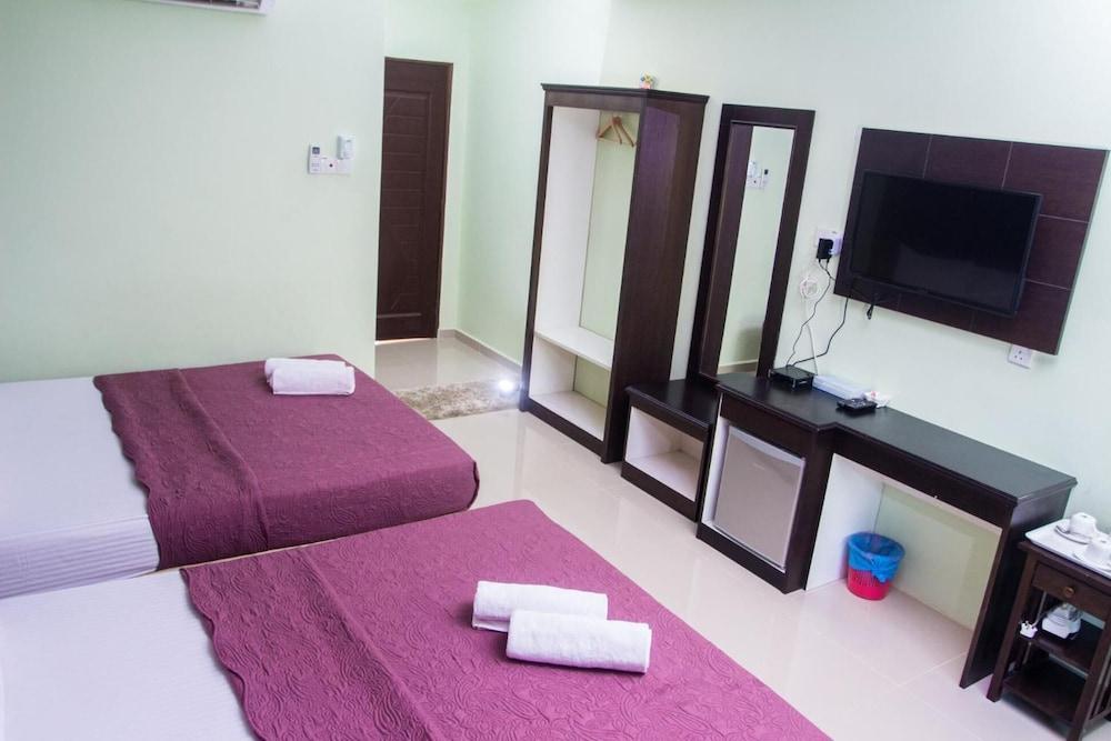 Chuu Pun Village Resort Pantai Cenang  Exterior photo