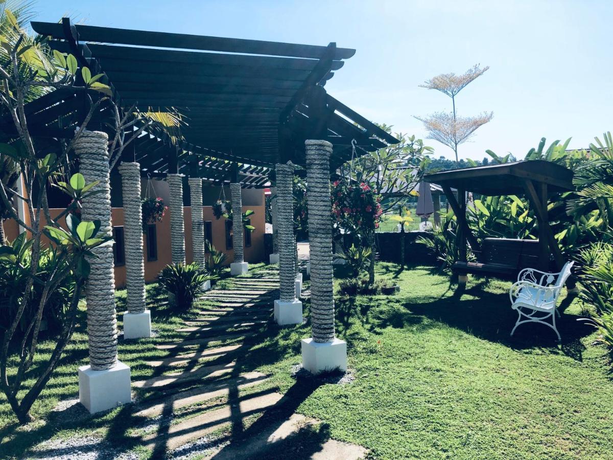 Chuu Pun Village Resort Pantai Cenang  Exterior photo